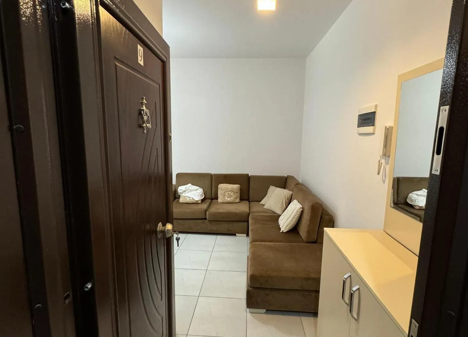 The Cozy Nest - Fully Loaded Apt Τίρανα